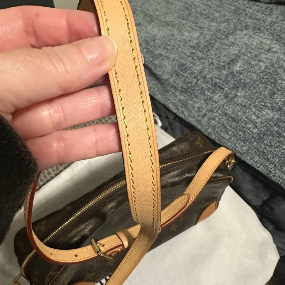 Louis Vuitton Monogram Trocadero 27 - Picture 5 of 16